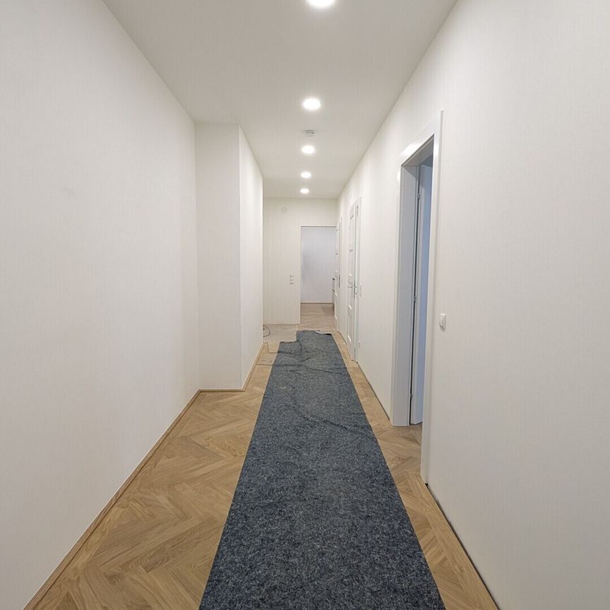 ERSTBEZUG: Unbefristete 3-Zimmer Altbau-Wohnung mit ostseitigem Balkon in 1080 Wien zu mieten - Photo 1