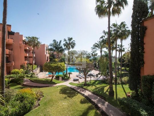 3 room luxury penthouse for rent in Marbella, Andalusia - Photo 1