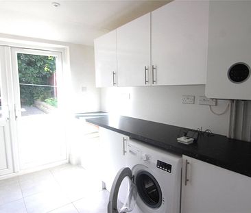 Well Presented Double Bedroom within a shared house- Catford, SE6! - Photo 4
