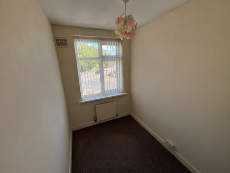 3 Bed Terraced House, Poitiers Road, CV3 - Photo 2