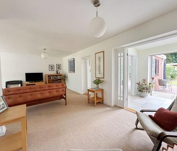 5 bedroom detached house to rent - Photo 2