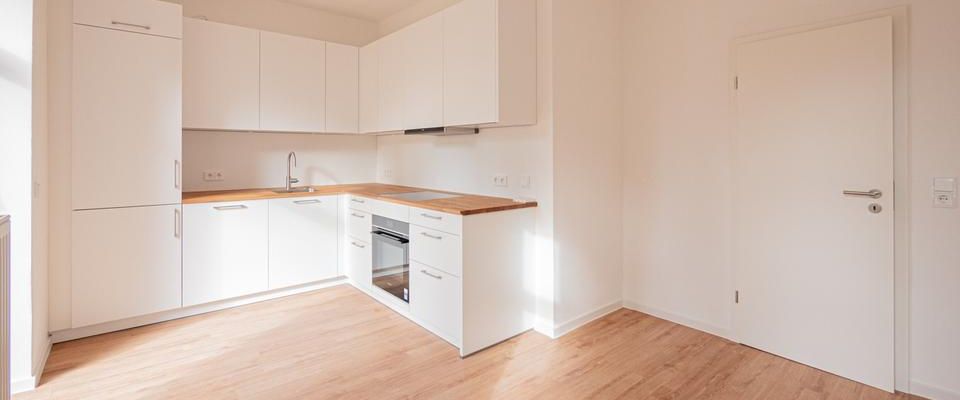 Terrassenwohnung im Hinterhaus, mit TOP-EBK und schickem Duschbad. - Foto 1