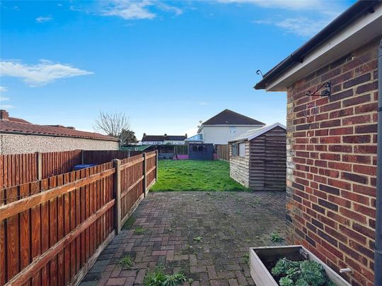 3 bedroom semi-detached house to rent - Photo 1