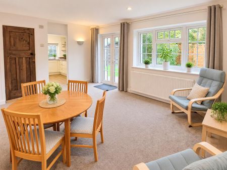 3 bedroom detached bungalow to rent - Photo 5
