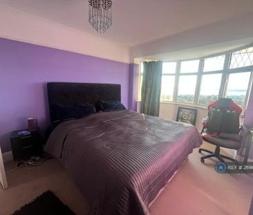 1 bedroom in a house share to rent - Photo 2