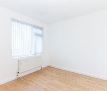 3 Bed Terraced House, Burnaby Road, CV6 - Photo 4