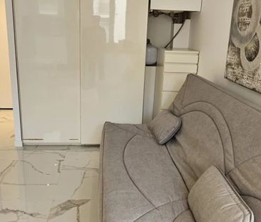 Studio Carré D'or avec balcon . - Photo 3