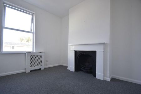 3 bedroom flat to rent - Photo 2