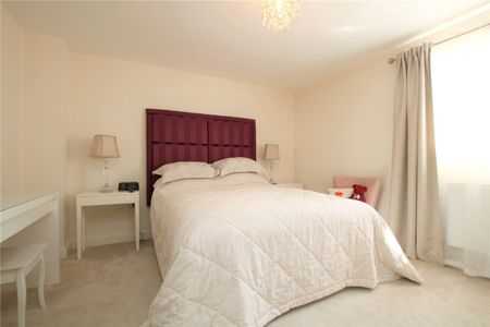 Reservoir Crescent, Reading, Berkshire, RG1 - Photo 2