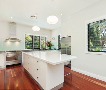 Immaculate Modern Contemporary 5 Bedroom Family Home - Photo 1