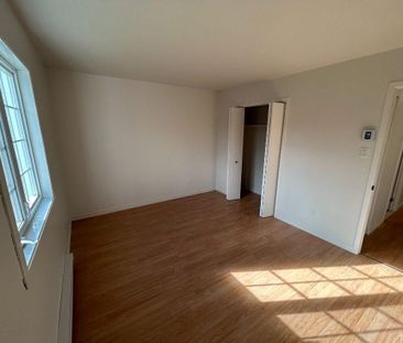 Grand 5 1/2 rénové à louer à Bromont - Photo 2