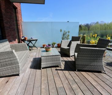 Luxe appartement met 2 slaapkamers, ruim terras en carport. - Photo 6