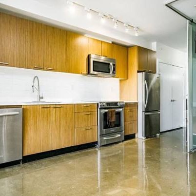 Pet Friendly DOWNTOWN VANCOUVER 2BED 1Bath + Parking Furnished - Photo 3