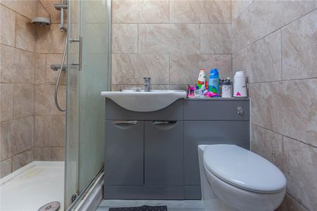 3 bedroom end of terrace house to rent - Photo 3