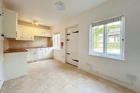 2 bedroom terraced house to rent - Photo 2