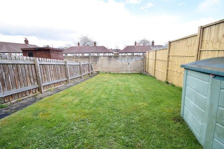 Mill Chase Road, Alverthorpe - Photo 2