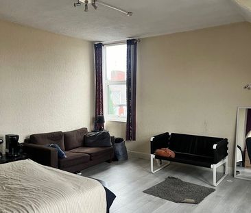 Room in a Shared House, Belgrave Avenue, M14 - Photo 3