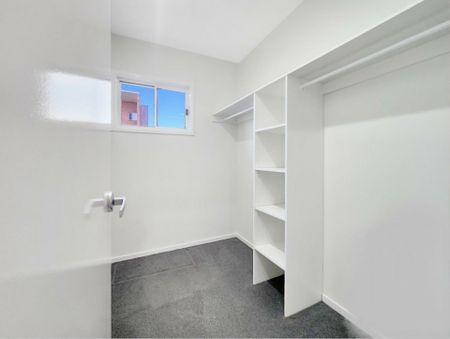 Stylish and Spacious Townhouse - Photo 3