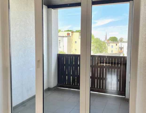 Geräumige Dachgeschosswohnung in lebendigem Innenstadtviertel - Photo 1