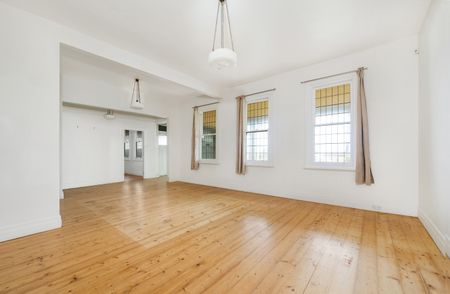 29 Beach Road, Hampton VIC 3188 - House For Rent | Domain - Photo 4