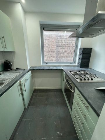Room in a Shared Flat, Bromley High Street, E3 - Photo 3