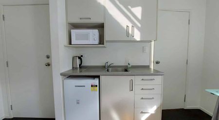 Furnished Studio Room in Hillcrest - Photo 5