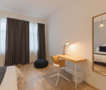 Room in Bernhard-Weiß-Straße, Berlin for 43 m² with 2 bedrooms - Photo 1