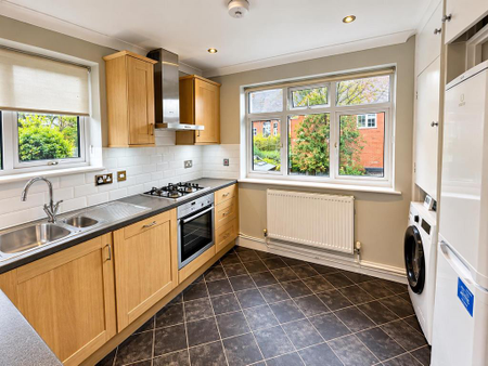2 bedroom maisonette to rent - Photo 4
