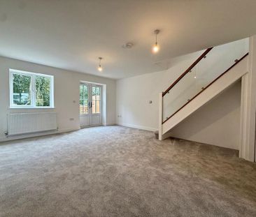 3 bedroom semi-detached house to rent - Photo 3