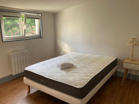 Location Appartement 2 pièces 36m² FONTENAY LE COMTE 85200 - Photo 3