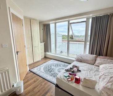 1 bedroom in a house share to rent - Photo 3