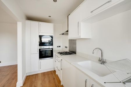 2 Bed Flat - Photo 2