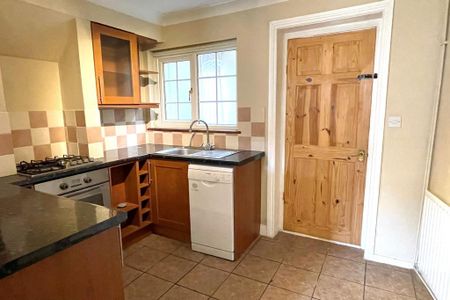 2 bedroom terraced house to rent - Photo 4