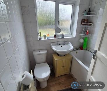 1 bedroom in a house share to rent - Photo 3