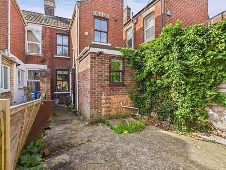 4 bedroom terraced house to rent - Photo 4