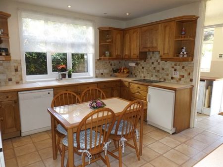 Western Road, Hiltingbury - Photo 2