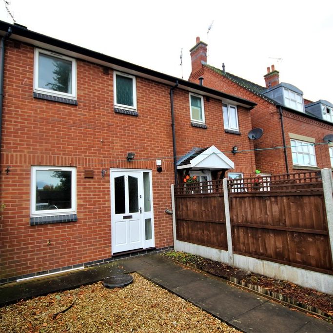 2 bedroom mid terrace to let - Photo 1