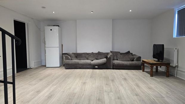 3 bedroom maisonette to rent - Photo 1