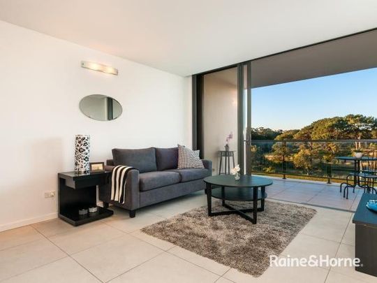 LIGHT FILLED ONE BEDROOM APARTMENT! - Photo 1