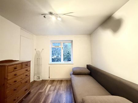 3 Bedroom House - Mid Terrace To Let - Photo 5