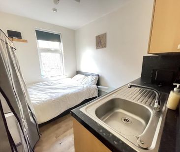 Studio to rent - Photo 2