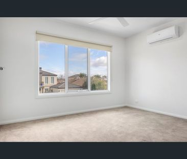 12 Arlington Way, Point Cook, Vic 3030 - Photo 6