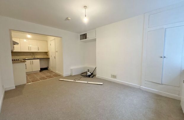 Flat 1a, 2 Grosvenor Road, Scarborough - Photo 1