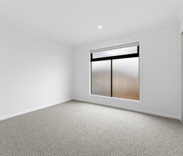 40 Deanside Drive, Deanside VIC 3336 - Photo 2