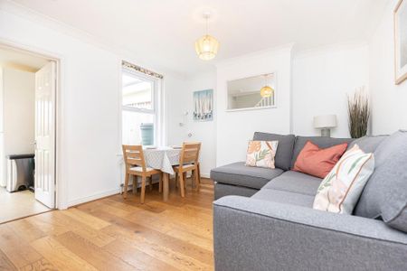 2 bedroom semi-detached house to rent - Photo 4