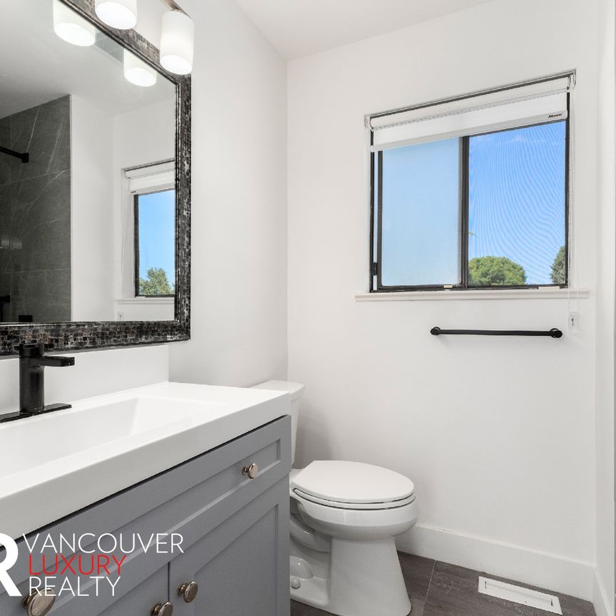 House in Richmond, BC - Photo 1