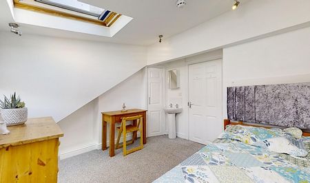 Well-Designed 4-Bedroom, 2-Bathroom Property Near Hallam University - Photo 3