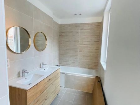 Location Maison de ville 4 pièces 81 m2 à Saint-Quentin - Photo 3