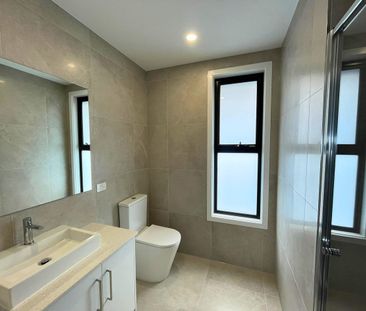 Modern Light-Filled Family Home - Ultra Convenient Location! - Photo 6