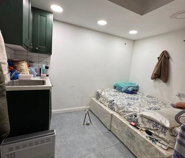 Room in a Shared House, Denbigh Road, E6 - Photo 3